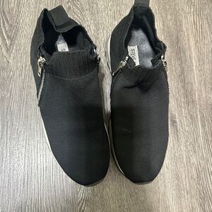 Steve Madden Women's Fly Knit Sneaker Size 8